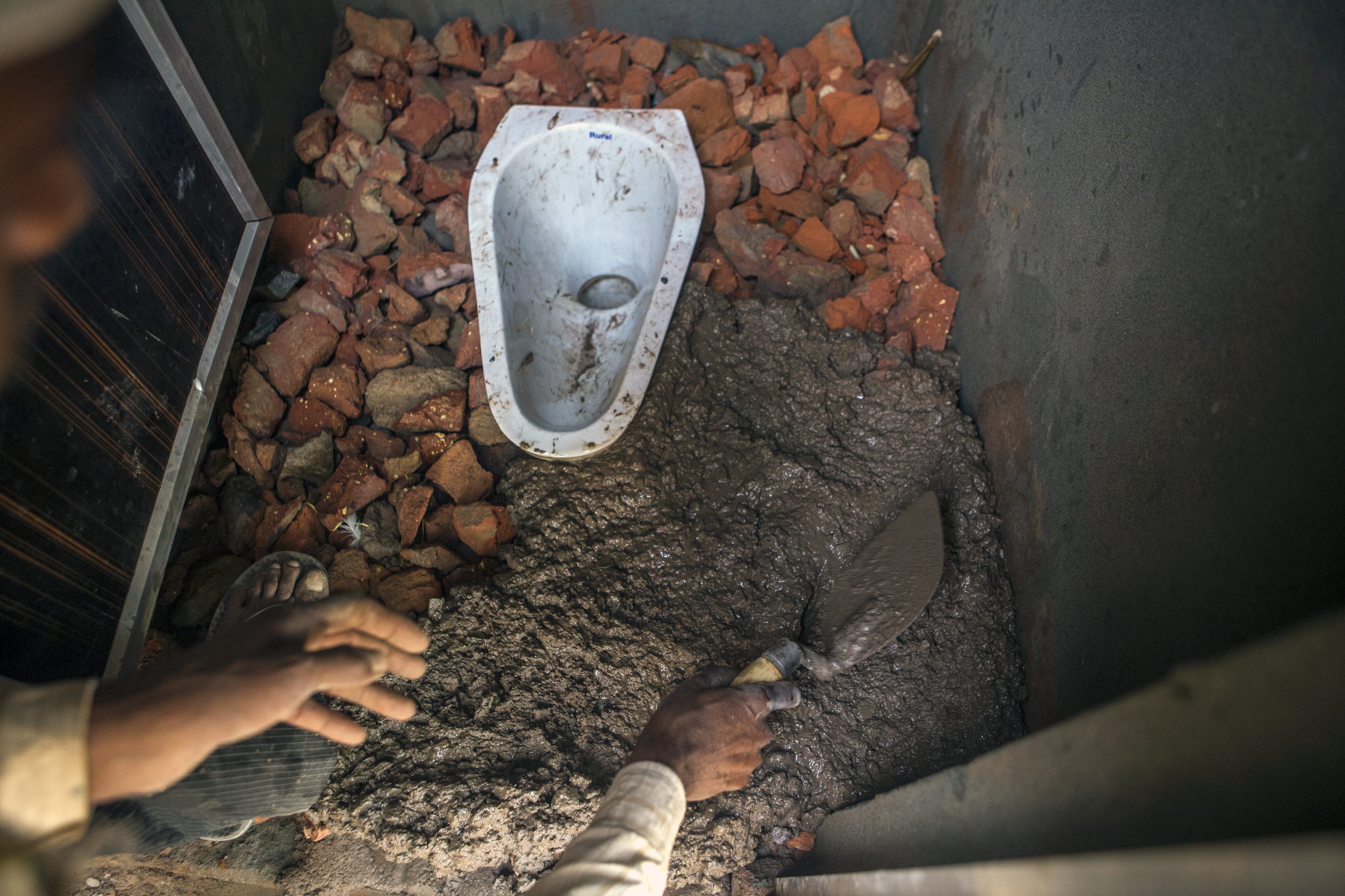 World&rsquo;s Biggest Toilet-Building Spree Is Windfall For Companies  &nbsp;
