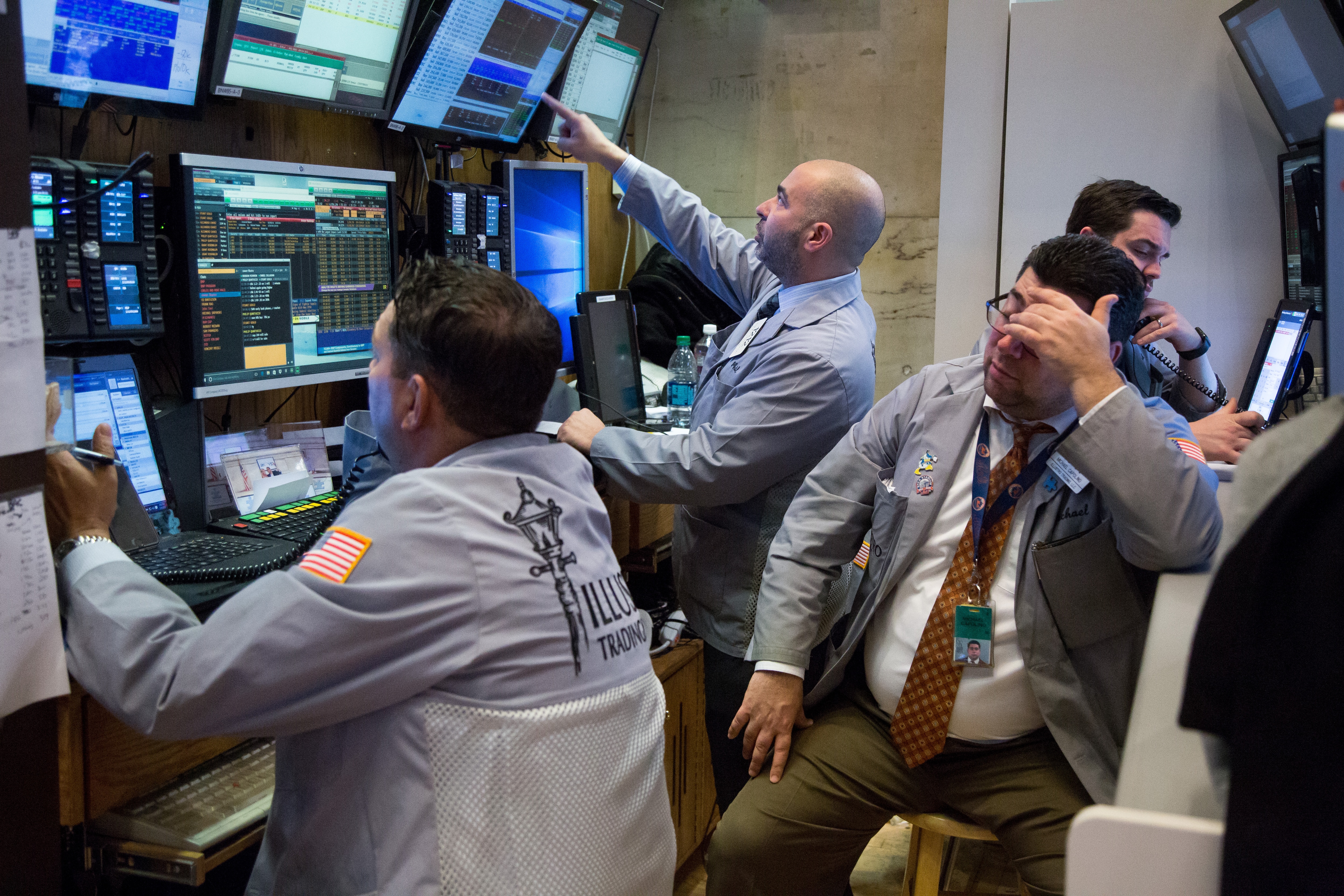  Sensex, Nifty Fall As Fed’s Rate Hike Talks, Weak China Data Spook Investors