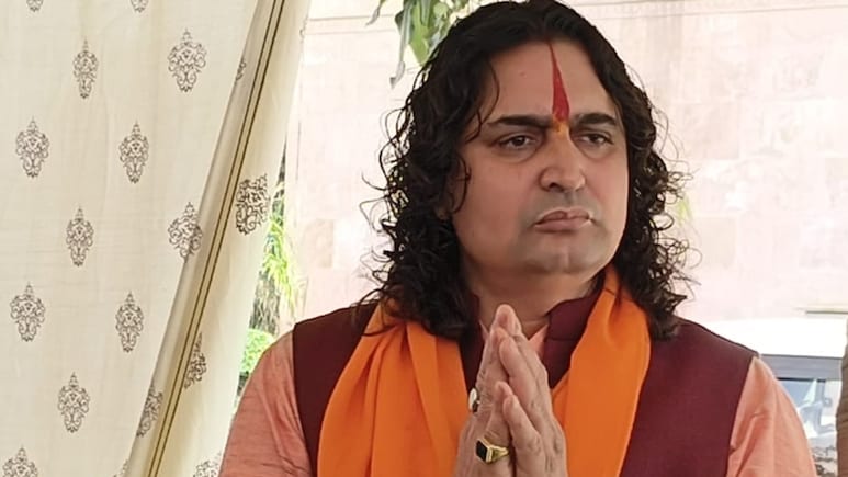 'ऊंट, गाय और बछड़े सोचना भी मत', बकरीद पर कुर्बानी को लेकर बालमुकुंद आचार्य की सख्त चेतावनी