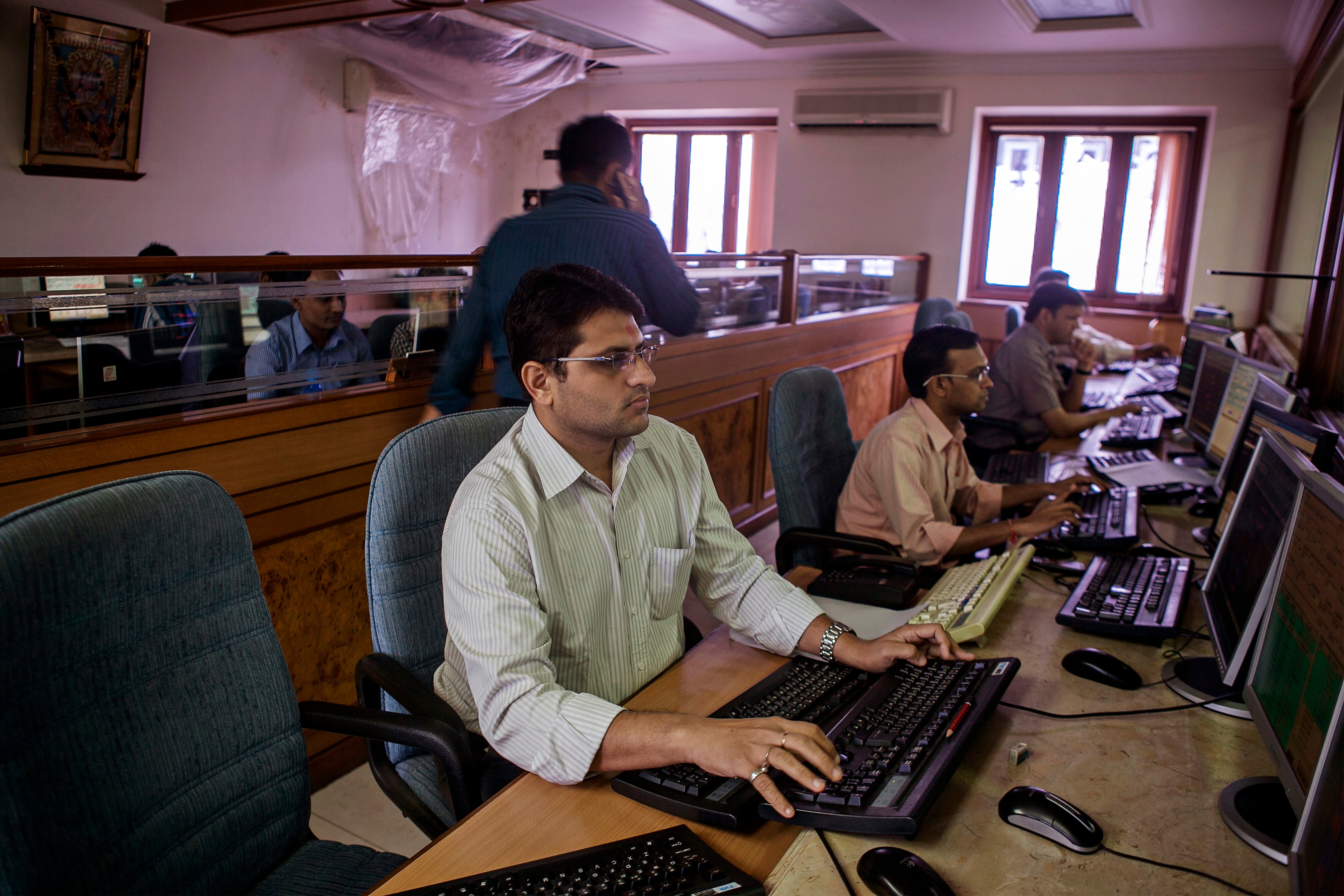 Nifty Snaps 6-Day Losing Streak, Holds 9,500 On Expiry