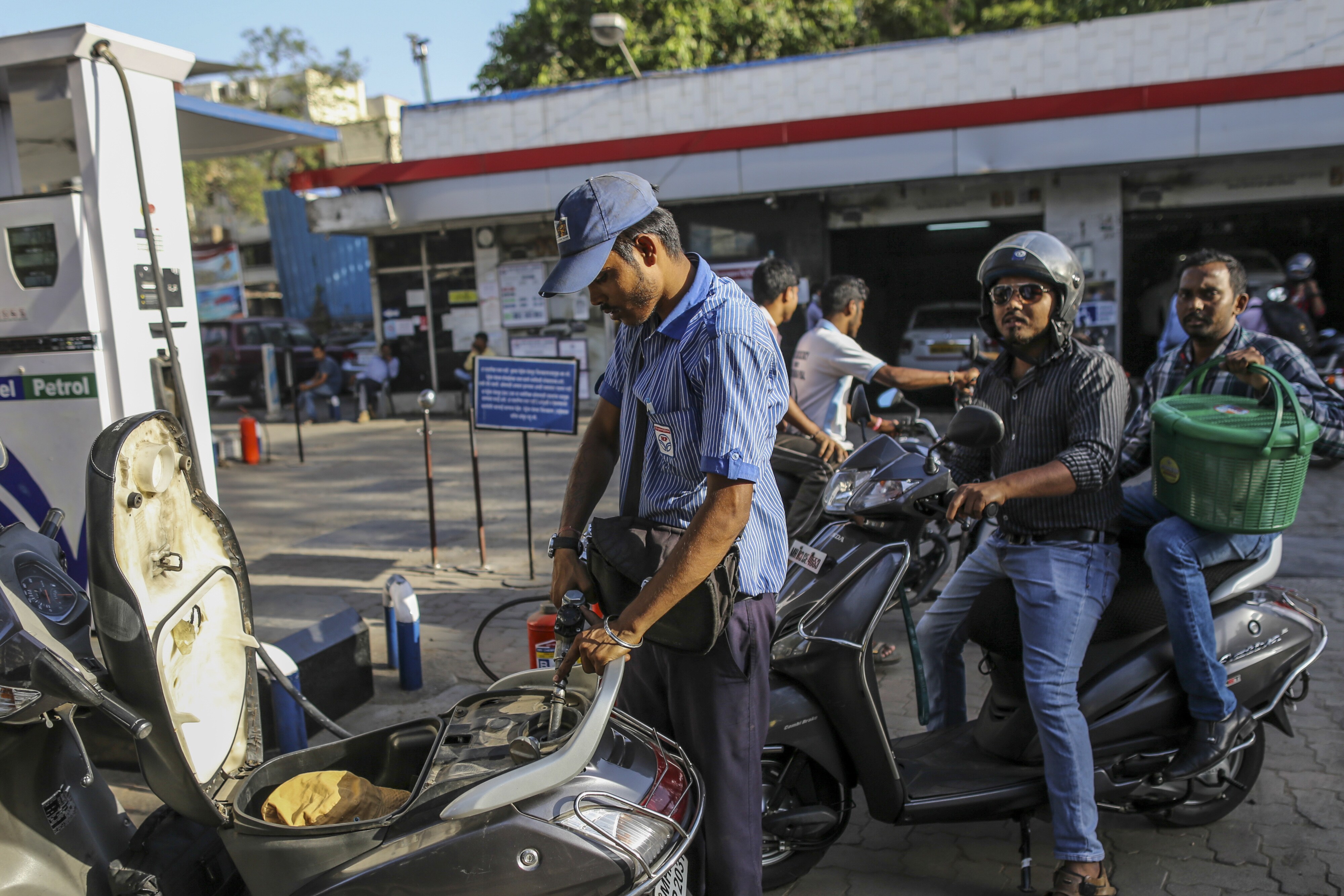 Clamour Grows To Bring Petroleum Under GST; Jammu & Kashmir Fires First Salvo&nbsp;