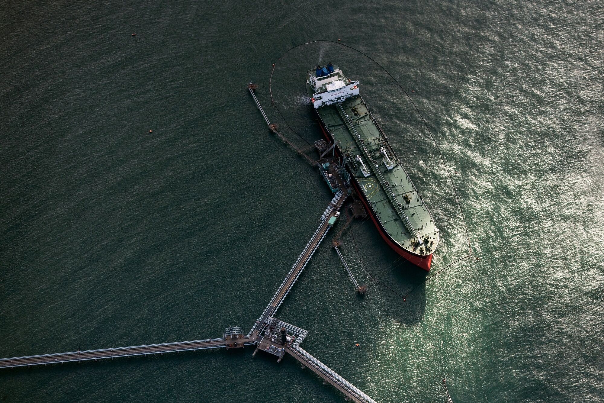 Oil Holds Decline With Risk-Off Tone Countering Red Sea Flare-Up