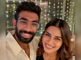 Happy New Year 2026: जसप्रीत बुमराह ने परिवार संग किया नए साल का स्वागत, पत्नी संजना गणेशन ने शेयर की तस्वीर