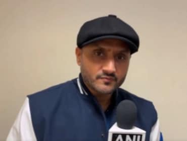 हरभजन सिंह का राजनीति की पिच पर 'दूसरा', आम आदमी पार्टी  'बोल्ड'!