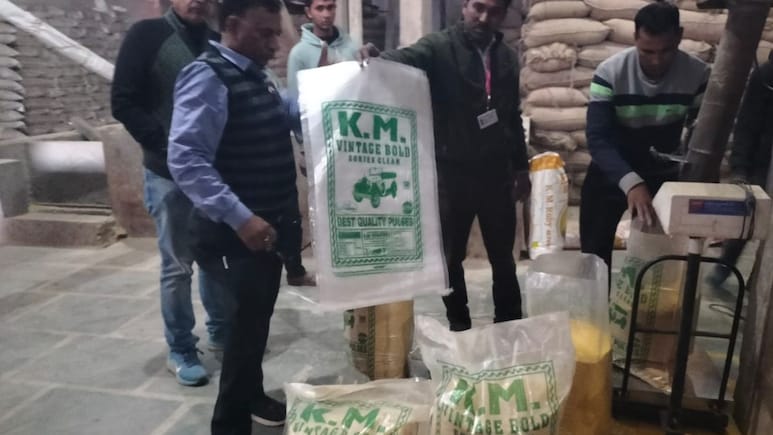 जयपुर में पकड़ी गई 15000 किलो संदिग्ध दाल, फूड सेफ्टी टीम ने की बड़ा कार्रवाई