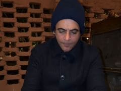 Sunil Grover Turns Chef As He Makes Rotis On A Traditional Chulha