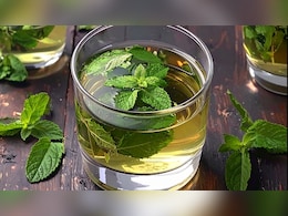 मुहांसों को दूर कर फेस को क्लीन और चमकदार बनाएगी तुलसी, बस जान लीजिए सेवन का सही तरीका