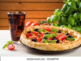 पिज्जा के साथ भूलकर भी न पीएं कोल्डड्रिंक्स, दिल के लिए बन जाएगा बड़ा खतरा&nbsp;