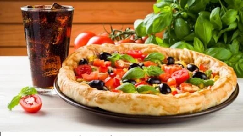 पिज्जा के साथ भूलकर भी न पीएं कोल्डड्रिंक्स, दिल के लिए बन जाएगा बड़ा खतरा&nbsp;