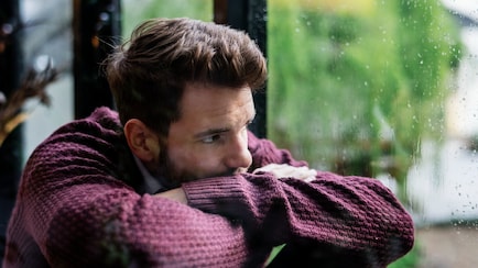 डिप्रेशन सिर्फ मूड नहीं, दिमाग पर भी गहरा असर डालता है, डॉक्टर से जानिए ब्रेन पर इसका खतरनाक प्रभाव