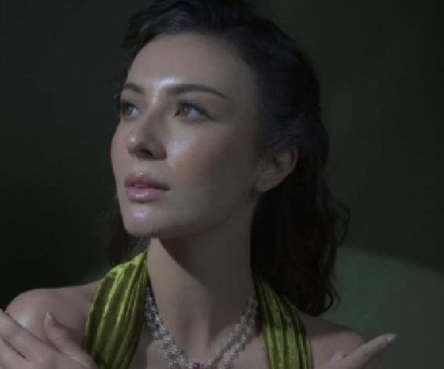 टॉक्सिक के वायरल इंटिमेट सीन वाली हीरोइन कौन है? इंस्टाग्राम पर किस नाम से है अकाउंट, है भी या नहीं?