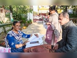 Violence At Voter Roll Hearing In Bengal. BLOs Hold Sit-In Protest, Resign