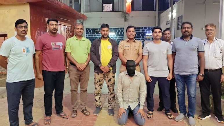 Kalyan News : बाप रे! रेल्वे कर्मचाऱ्यालाच लुटायला निघाला तोतया अधिकारी, कल्याण स्टेशनवर भरदुपारी मोठा थरार