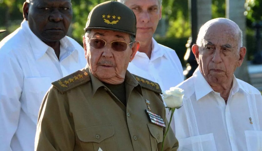 क्यूबा में राउल कास्त्रो ने हाल ही में कम्युनिस्ट पार्टी के प्रमुख का पद छोड़ने की घोषणा की है. क्यूबा में राउल कास्त्रो ने हाल ही में कम्युनिस्ट पार्टी के प्रमुख का पद छोड़ने की घोषणा की है.