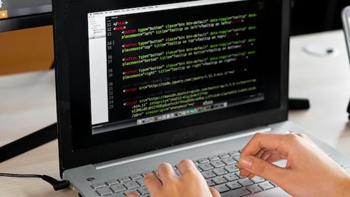 दुबई जाएं या गुरुग्राम में रहें? 8 हज़ार दिरहम बनाम 72 हजार रुपये की सैलरी पर छिड़ी बहस