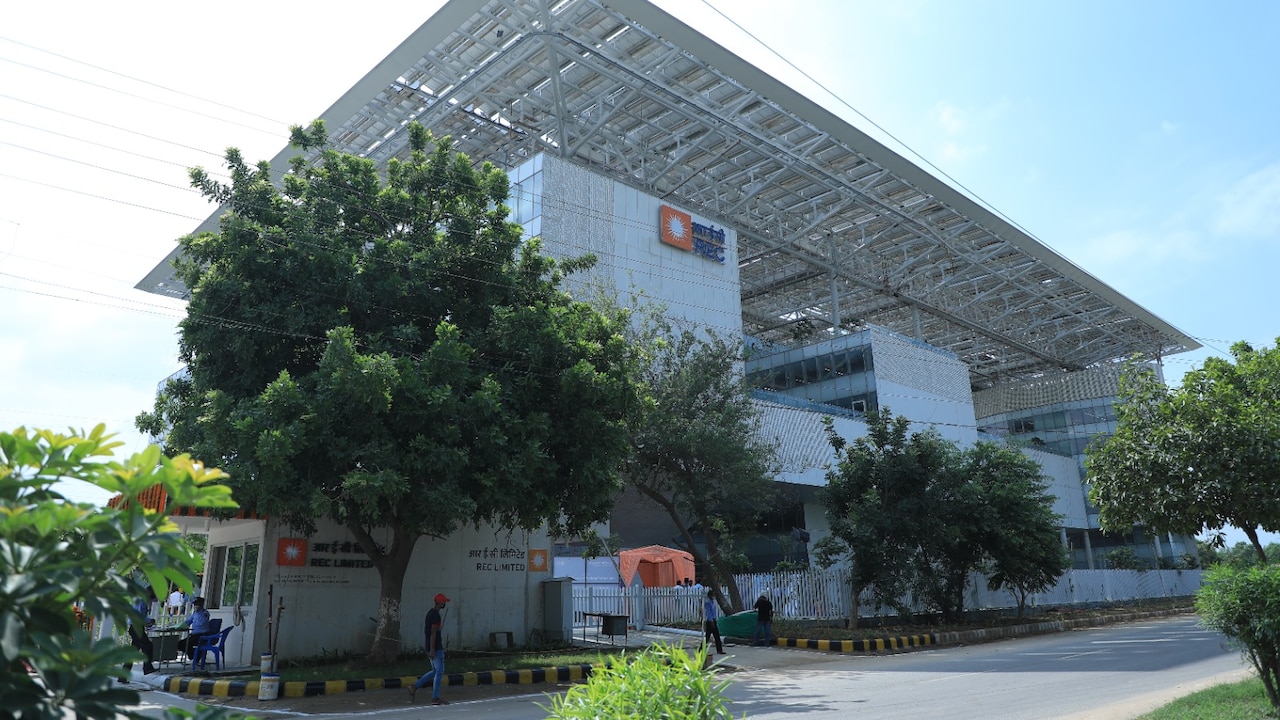 REC Declares Rs 4.25/Share Interim Dividend, Q1 Profit Up 23%