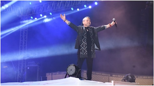 Sawai Madhopur Utsav 2026: जब कैलाश खेर के गानों पर मंच पर थिरकने लगे DM-SP, मंत्री किरोड़ी लाल मीणा ने भी 'काला चश्मा' पहनकर किया डांस