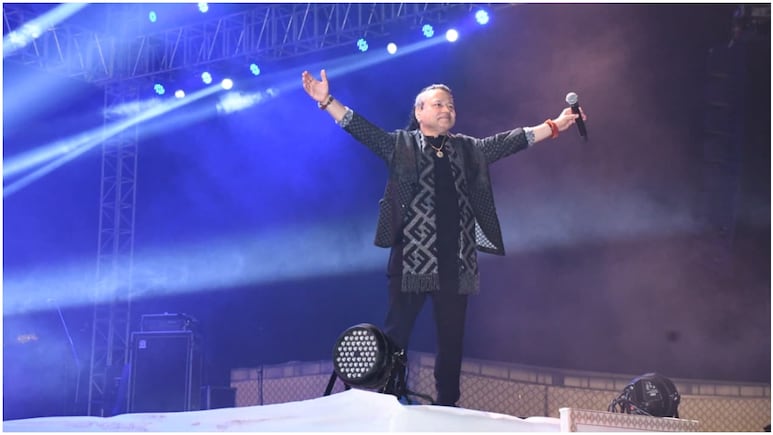 Sawai Madhopur Utsav 2026: जब कैलाश खेर के गानों पर मंच पर थिरकने लगे DM-SP, मंत्री किरोड़ी लाल मीणा ने भी 'काला चश्मा' पहनकर किया डांस