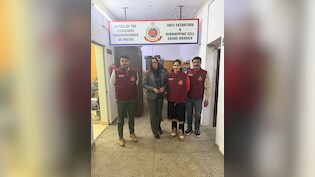 चेकिंग से बचने की कोशिश या कुछ और... &nbsp;गणतंत्र दिवस से पहले दिल्ली में ऐंबेसी की फर्जी नंबर प्लेट वाली कार के साथ महिला गिरफ्तार