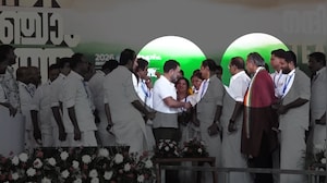 Snub, Swipes And Skips: Congress-Tharoor Point Of No Return?