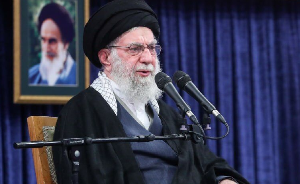 अमेरिका और उसकी पाबंदियों के बीच कैसे आगे बढ़ता है ईरान, चीन से कैसे करता है तेल का कारोबार