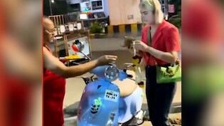 नया स्कूटर और मंत्रोच्चार&hellip; मैक्सिकन महिला की वाहन पूजा देख इंटरनेट हुआ भावुक