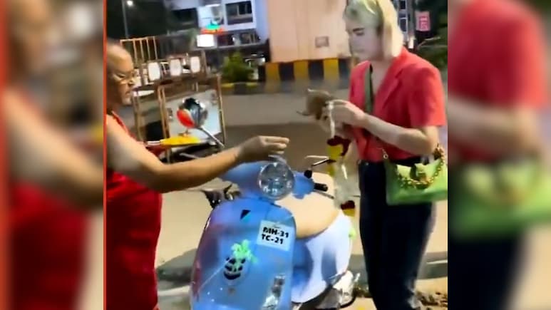 नया स्कूटर और मंत्रोच्चार&hellip; मैक्सिकन महिला की वाहन पूजा देख इंटरनेट हुआ भावुक