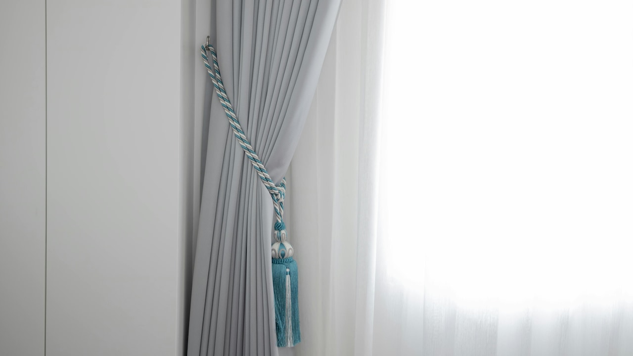 Floor-Length vs Window-Length Curtains: What Changes the Space More Floor-Length vs Window-Length Curtains: What Changes the Space More