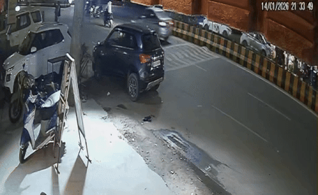 Ajmer Hit and run case: तेज रफ्तार कार ने बाइक सवार को मारी टक्कर, ड्राइवर रफूचक्कर; CCTV में कैद लाइव 'हिट एंड रन' की वारदात