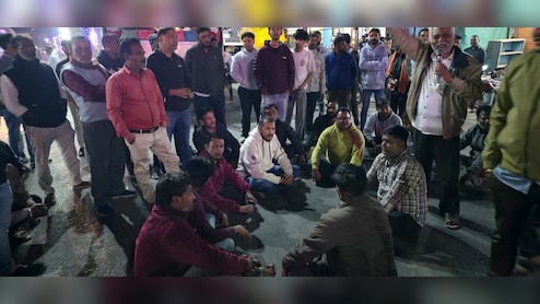 BJP जिलाध्यक्ष पर लगे आरोपों पर भड़का सर्व गुप्ता समाज,&nbsp;लोगों ने NH को जाम कर व्यापारी से मांगा सबूत&nbsp;