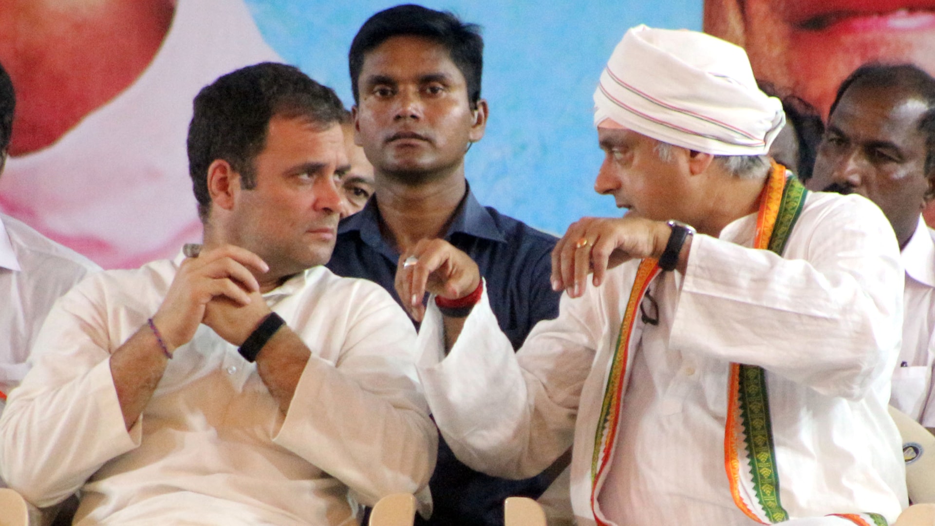 Shashi Sidelined, Snubbed In Cong: The Tharoor-Rahul 'Hate Story'?