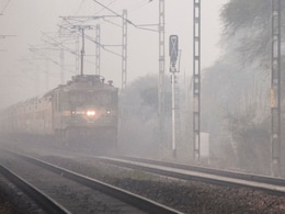 यात्रीगण ध्यान दें! आज 177 ट्रेनें लेट हैं, घने कोहरे ने दिल्ली NCR से पंजाब तक रोकी ट्रेनों की रफ्तार