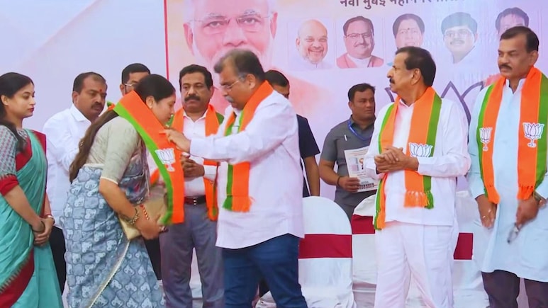 Ambernath News : भाजपचा काँग्रेसला अंबरनाथमध्ये दे धक्का, निलंबित 12 नगरसेवकांचा भाजपमध्ये प्रवेश