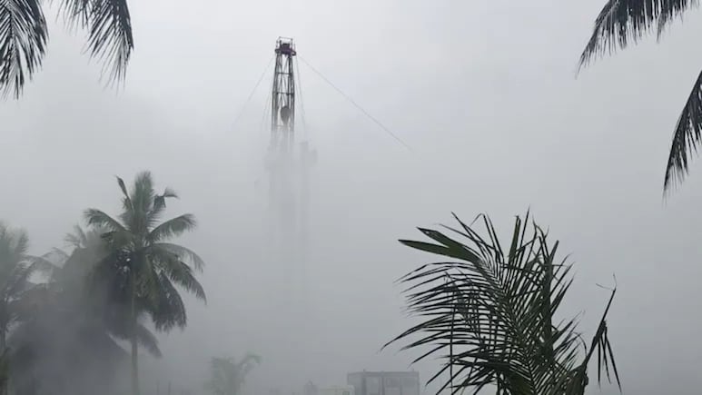 आंध्र प्रदेश: ONGC के कुएं में गैस लीक के बाद लगी आग, गांव कराया खाली