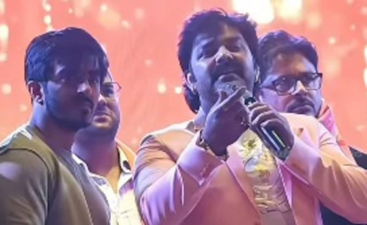 पवन सिंह को इवेंट में गाल पर पड़ा पत्थर, गुस्से से तिलमिलाए सिंगर, कहा- है हिम्मत तो सामने आ