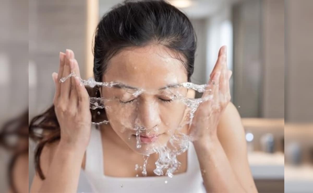 गर्म, ठंडा या गुनगुना, जानिए सर्दियों में किस पानी से चेहरा धोना है सही?
