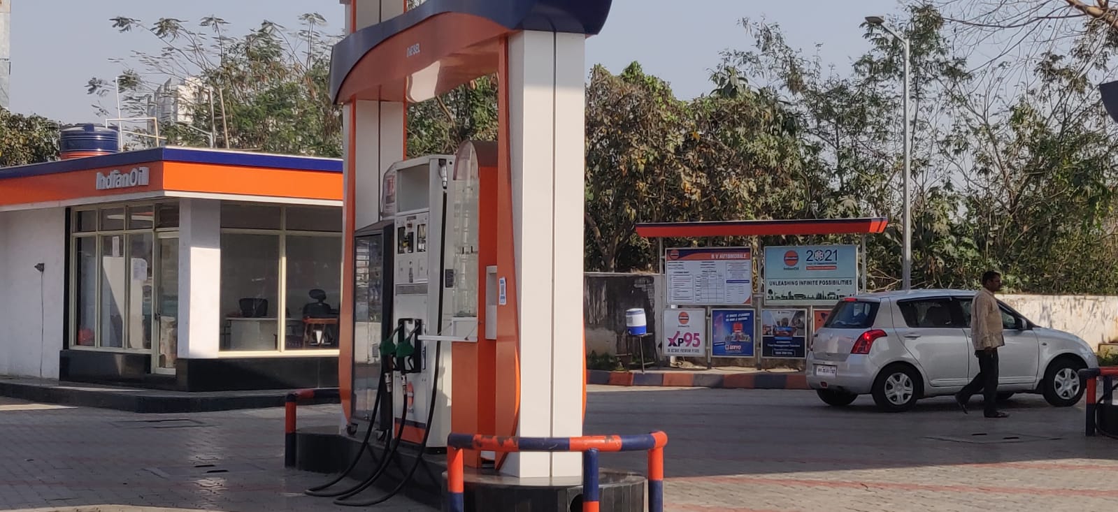 Petrol, Diesel Prices Extend Decline In Chennai On June 20; Here's How Much You Pay For Fuel In Your City