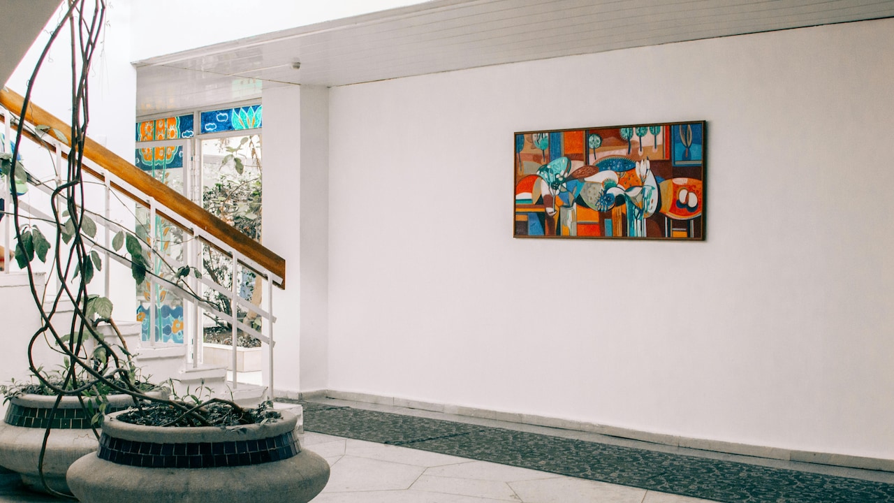 Wall Art For Small Spaces: Simple Ways To Decorate Without Overcrowding Wall Art For Small Spaces: Simple Ways To Decorate Without Overcrowding