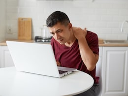 5 Easy Hacks To Fix Bad Posture While Using Your Phone