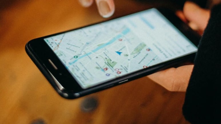 सिरदर्द के लिए छुट्टी मांगना पड़ा भारी! बॉस ने मांगी लाइव लोकेशन, कर्मचारी बोला- ये हद से ज्यादा है...