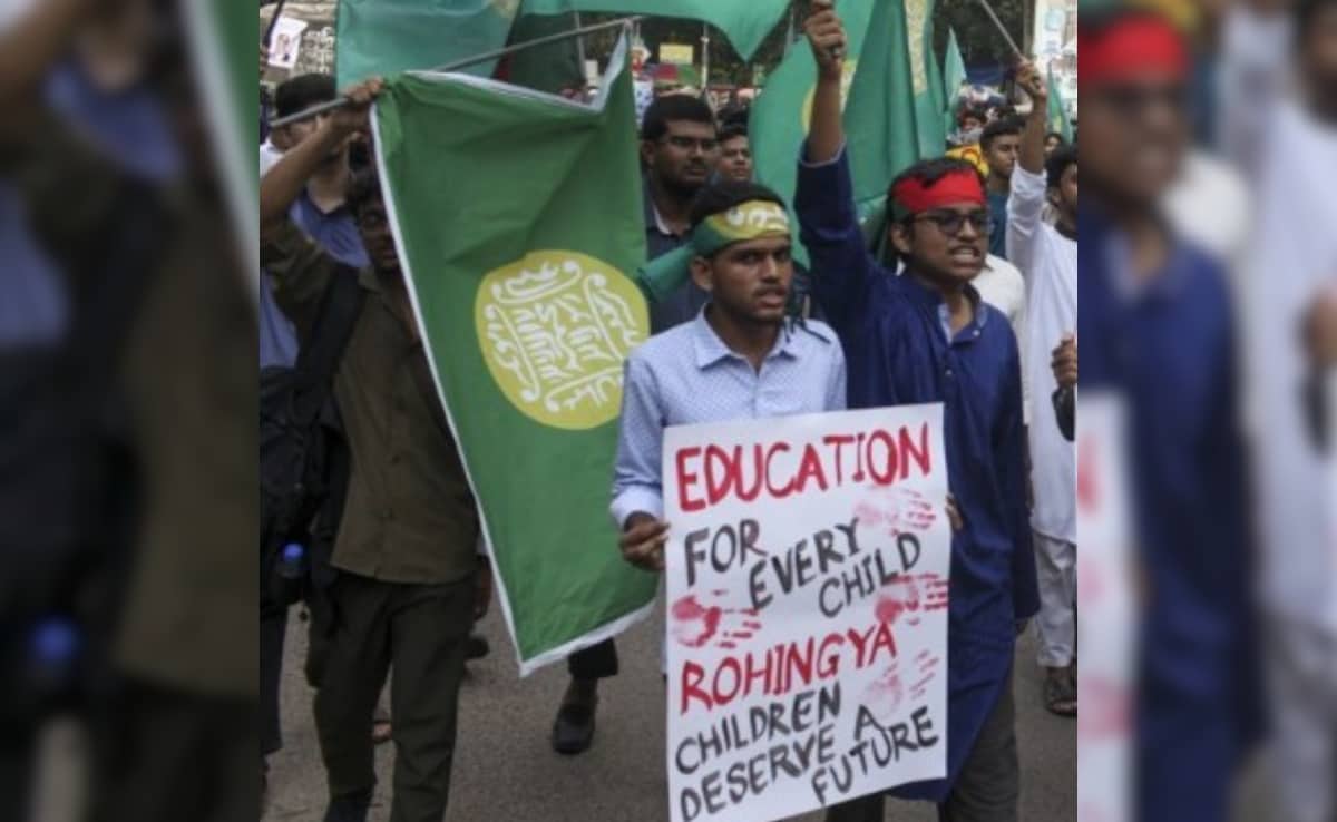 ढाका में रोहिंग्या मुसलमानों की एक रैली ढाका में रोहिंग्या मुसलमानों की एक रैली