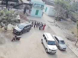 पुश्तैनी जमीन पर भिड़ गए रिश्तेदार, विवाद बढ़ा तो हथियार लेकर पहुंचे, खूनी संघर्ष के दौरान जमकर चले पत्थर