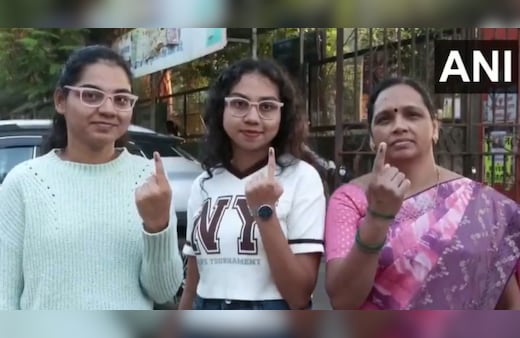 LIVE: पुणे में EVM में गड़बड़ी... मुंबई में पोलिंग बूथों पर लंबी कतारें, महाराष्‍ट्र निकाय चुनाव के लिए वोटिंग