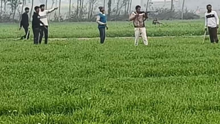 UP News: जमीन पर दीवार बनाई तो हो गया विवाद, यूपी के देवरिया में चली ताबड़तोड़ गोलियां