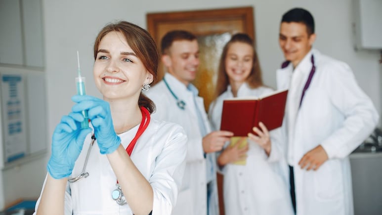 विदेश में पढ़ाई करने का गोल्डन चांस, MBBS समेत 13 कोर्स के लिए स्कॉलरशिप दे रहा ये देश