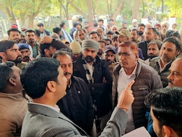 हनुमानगढ़ में SIR प्रक्रिया पर बवाल, जिंदा मतदाताओं को मृत दिखाकर वोट काटने का आरोप; कलेक्ट्रेट पर जोरदार प्रदर्शन&nbsp;