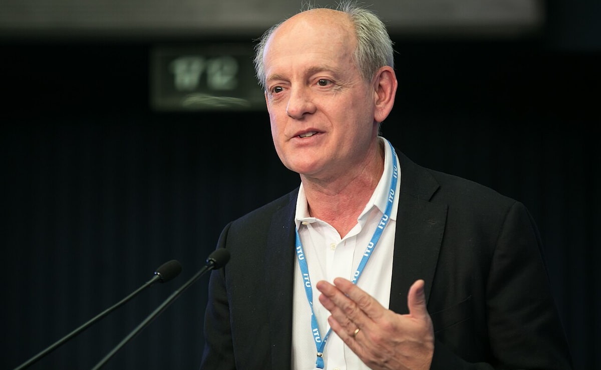 AI Arms Race Is 'Russian Roulette With Humanity,' Warns Top Researcher