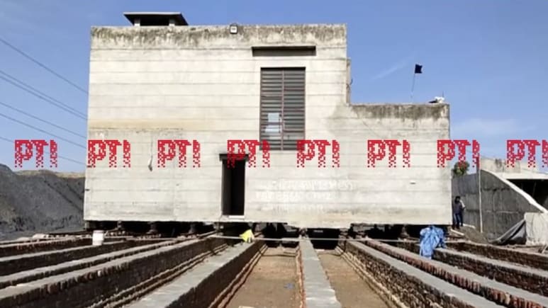 हाइवे के रास्ते आ रही थी 75 लाख की कोठी, किसान ने निकाला ऐसा जुगाड़ कि हर कोई हो गया हैरान