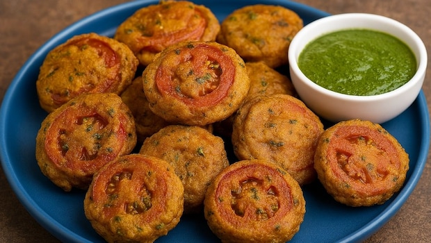 How To Whip Up Crispy Thecha Pakoda In Just 15 Mins