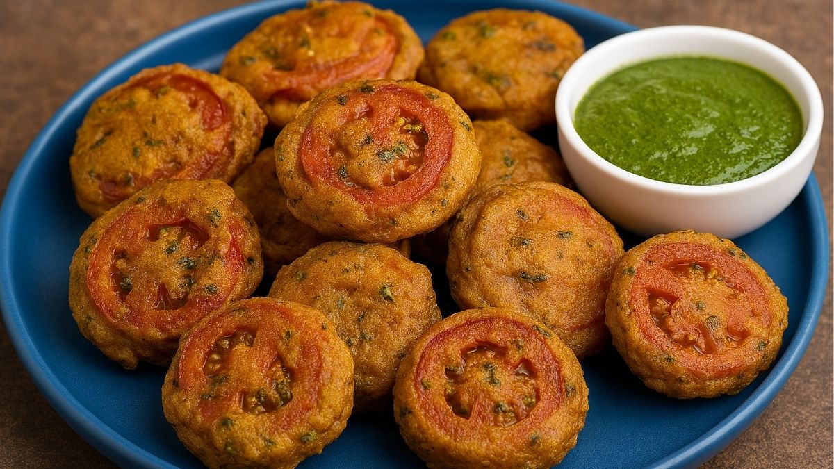 How To Whip Up Crispy Thecha Pakoda In Just 15 Mins